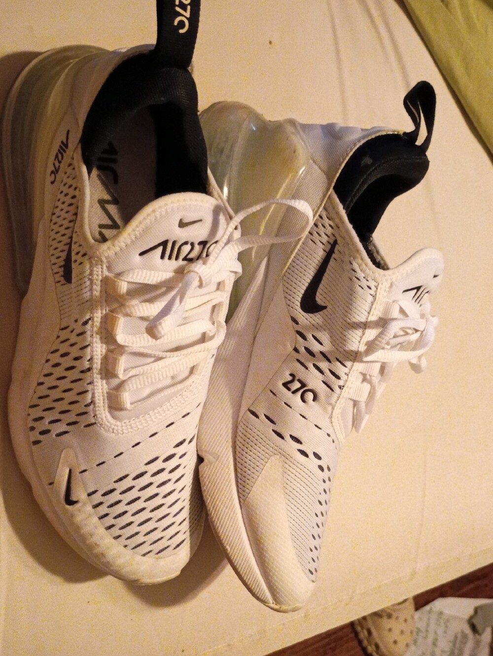 Nike White/Black Air Max 270 Size 7.5